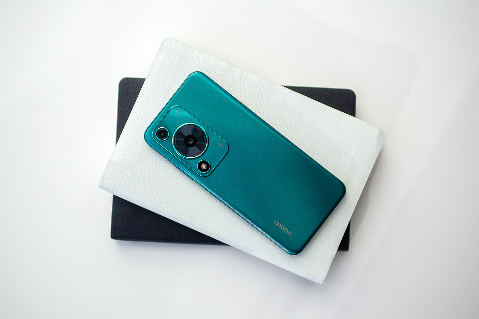 В Беларуси появился бюджетный смартфон Huawei nova Y72 с мощной батареей, двойной камерой и актуальным дизайном