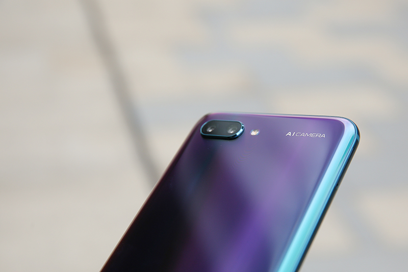 Стартовали продажи флагмана Honor 10 с искусственным интеллектом
