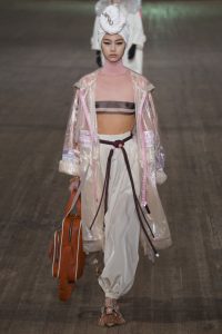 пластик Marc Jacobs
