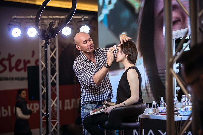 Визажист Max Factor в России Владимир Калинчев