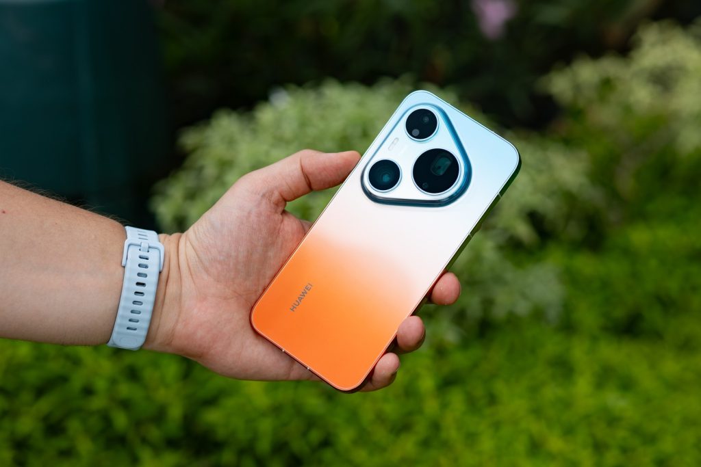 HUAWEI Pura 90s Pro Max в оранжево-голубом цвете