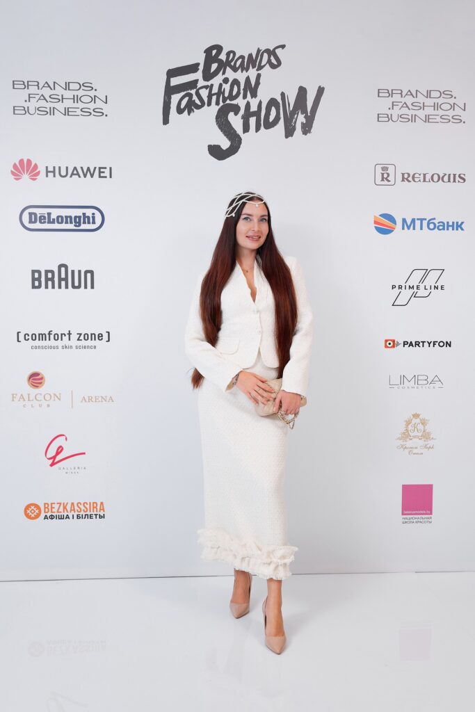 Дресс-код коктейль на Brands Fashion Show: от образов из секонда до сшитих на заказ костюмов гостей
