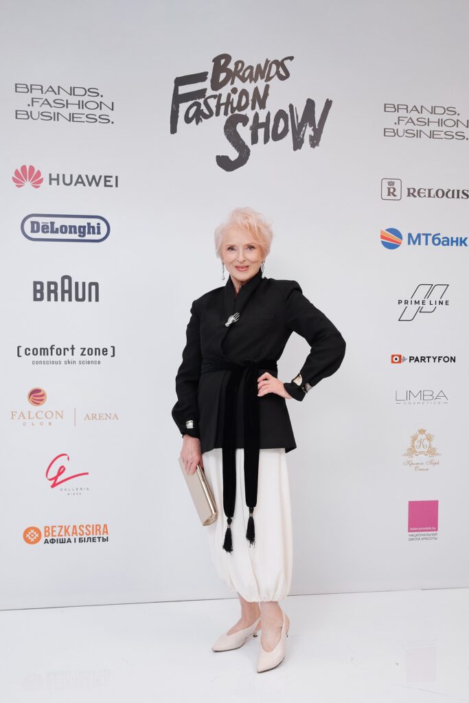 Дресс-код коктейль на Brands Fashion Show: от образов из секонда до сшитих на заказ костюмов гостей