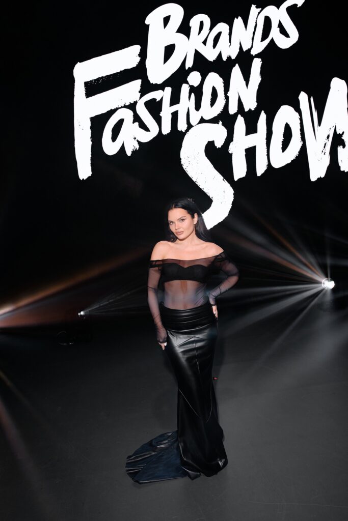 Дресс-код коктейль на Brands Fashion Show: от образов из секонда до сшитих на заказ костюмов гостей