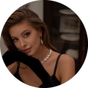 Дресс-код коктейль на Brands Fashion Show: от образов из секонда до сшитих на заказ костюмов гостей